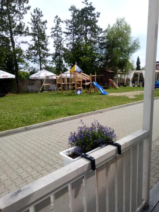 Old Tree Village & Restaurant Освенцим Экстерьер фото