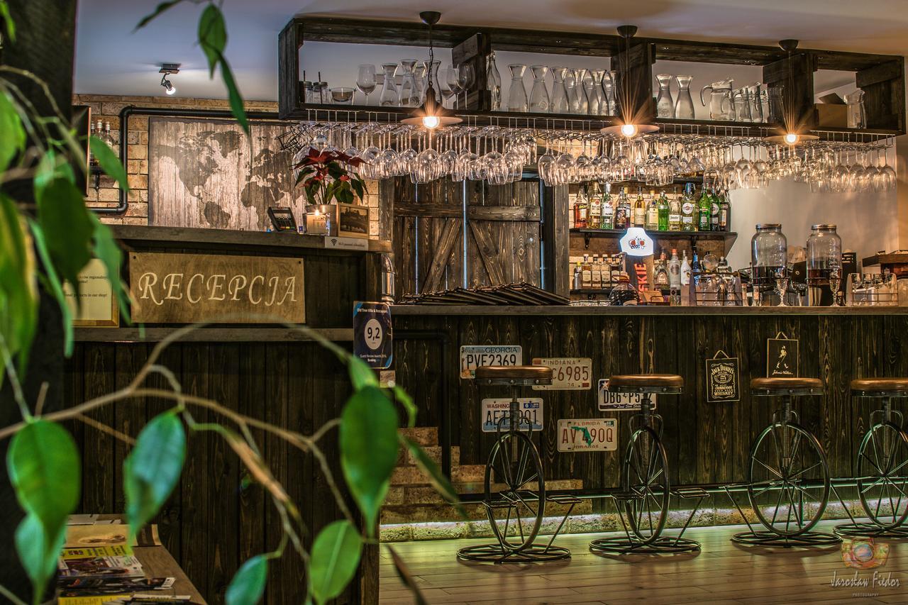 Old Tree Village & Restaurant Освенцим Экстерьер фото